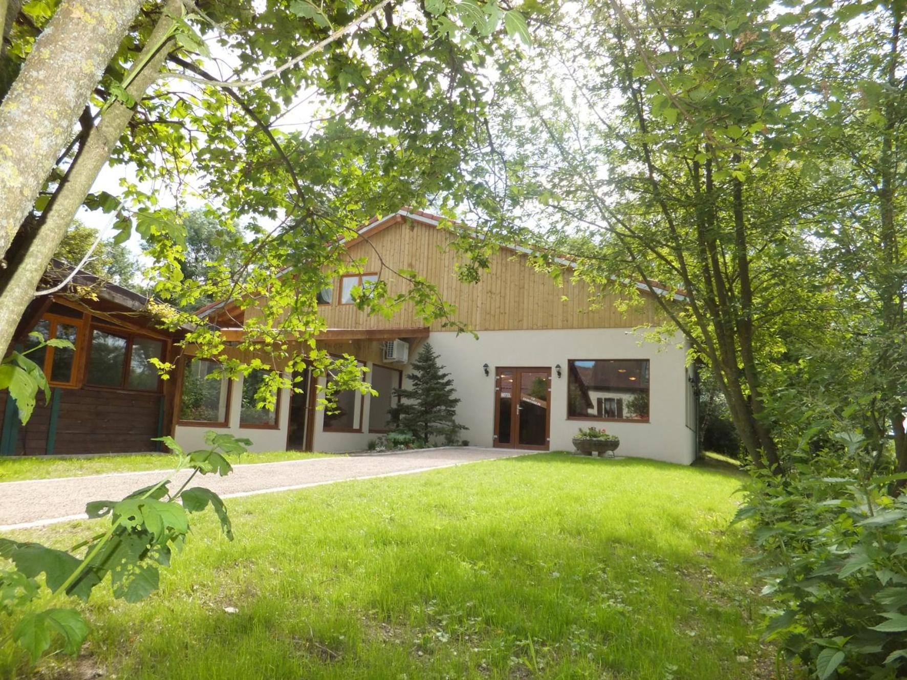 Logis Hotel Le Chantoiseau Chaumont-sur-Aire Екстериор снимка