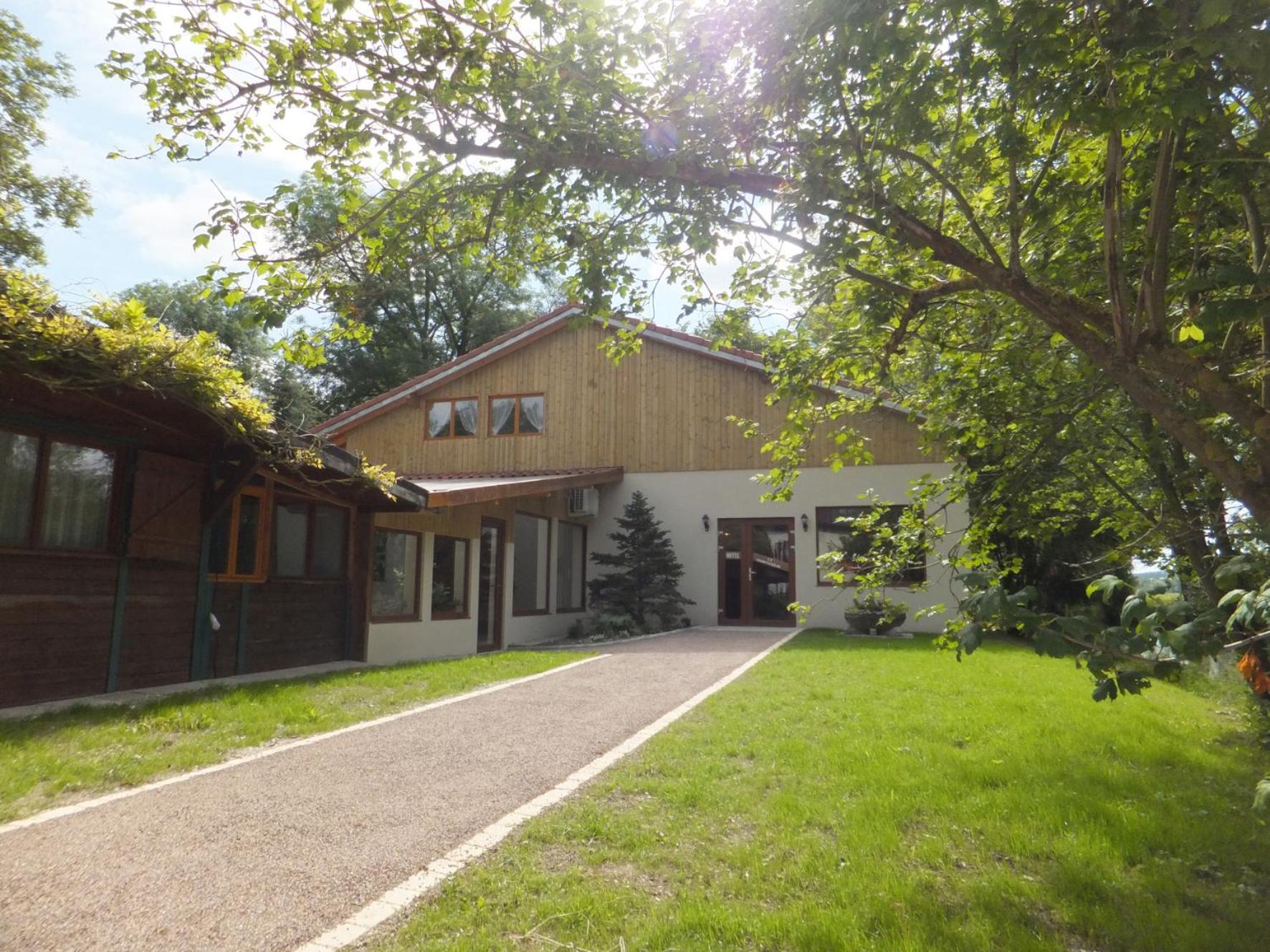 Logis Hotel Le Chantoiseau Chaumont-sur-Aire Екстериор снимка