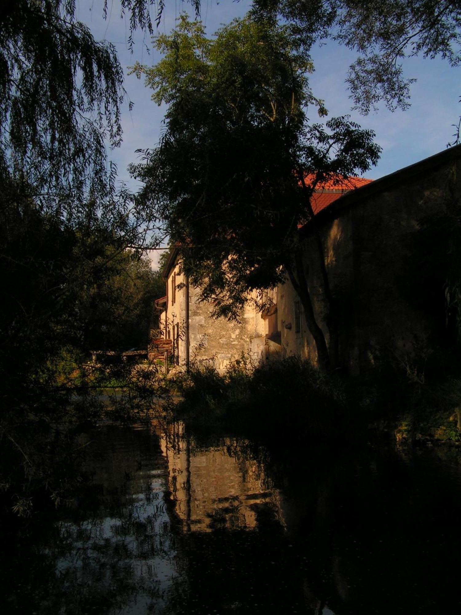 Logis Hotel Le Chantoiseau Chaumont-sur-Aire Екстериор снимка