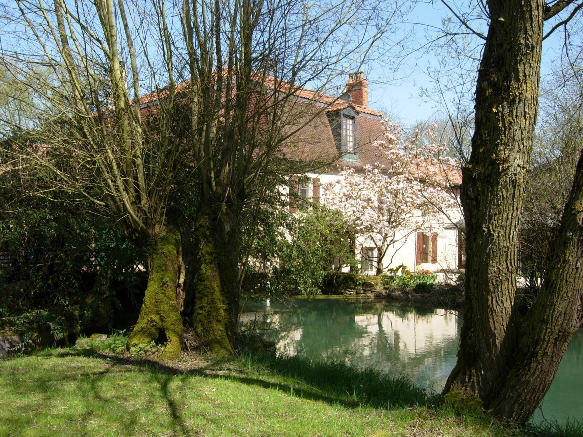 Logis Hotel Le Chantoiseau Chaumont-sur-Aire Екстериор снимка