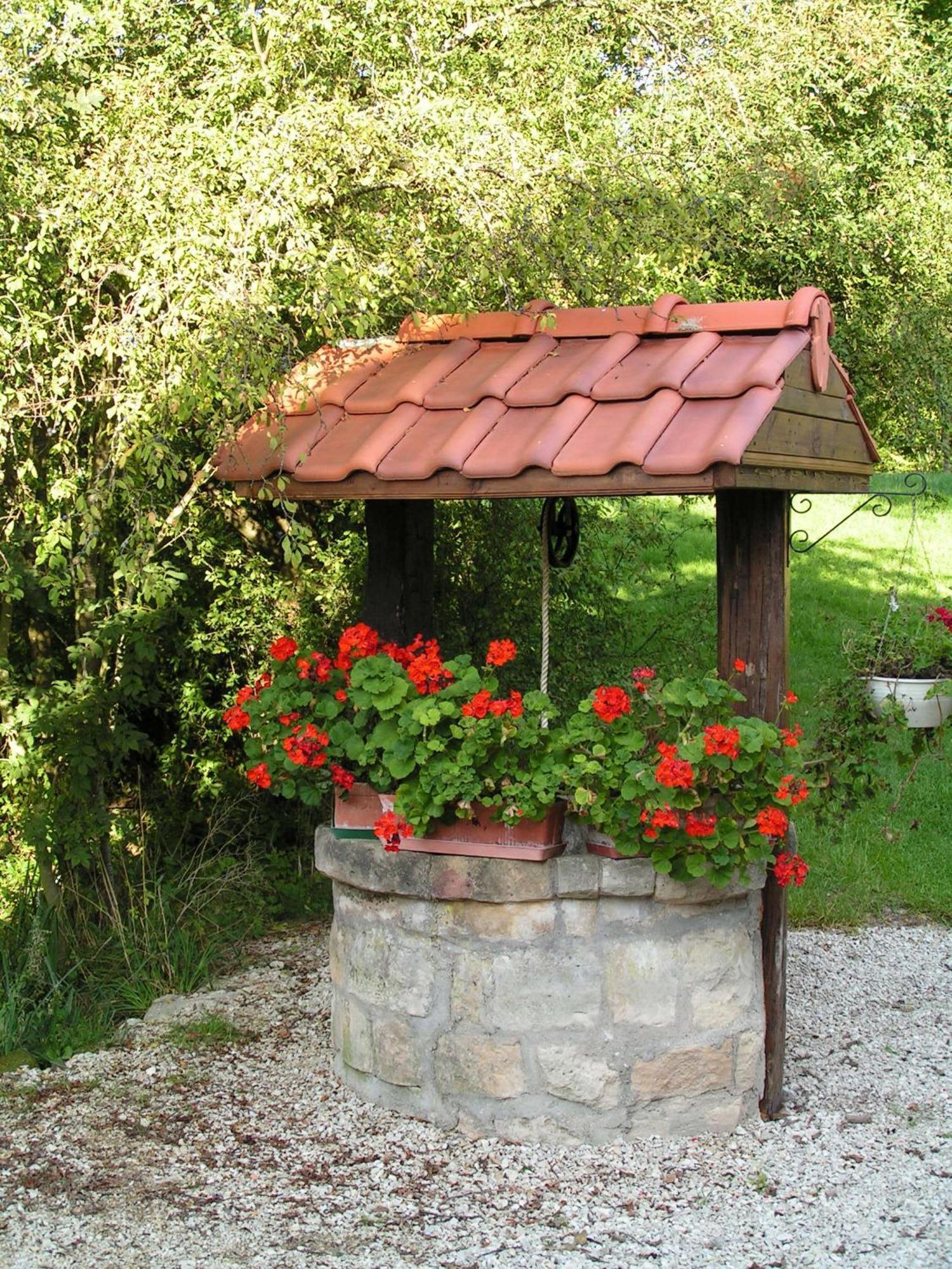 Logis Hotel Le Chantoiseau Chaumont-sur-Aire Екстериор снимка