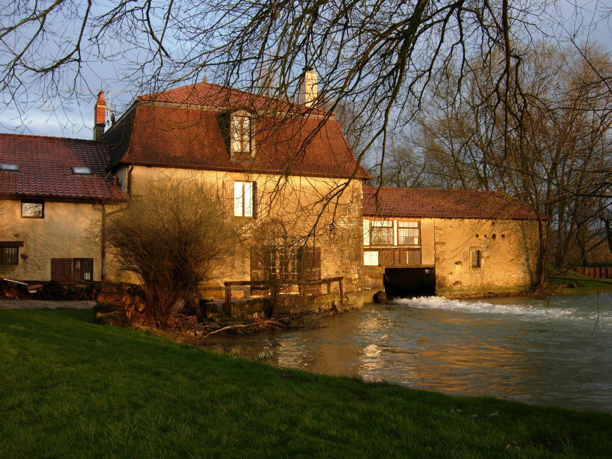 Logis Hotel Le Chantoiseau Chaumont-sur-Aire Екстериор снимка