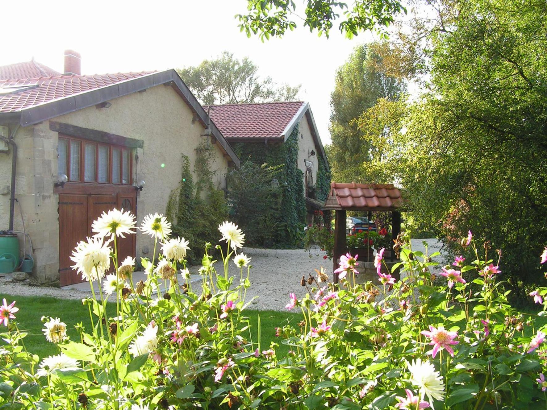 Logis Hotel Le Chantoiseau Chaumont-sur-Aire Екстериор снимка