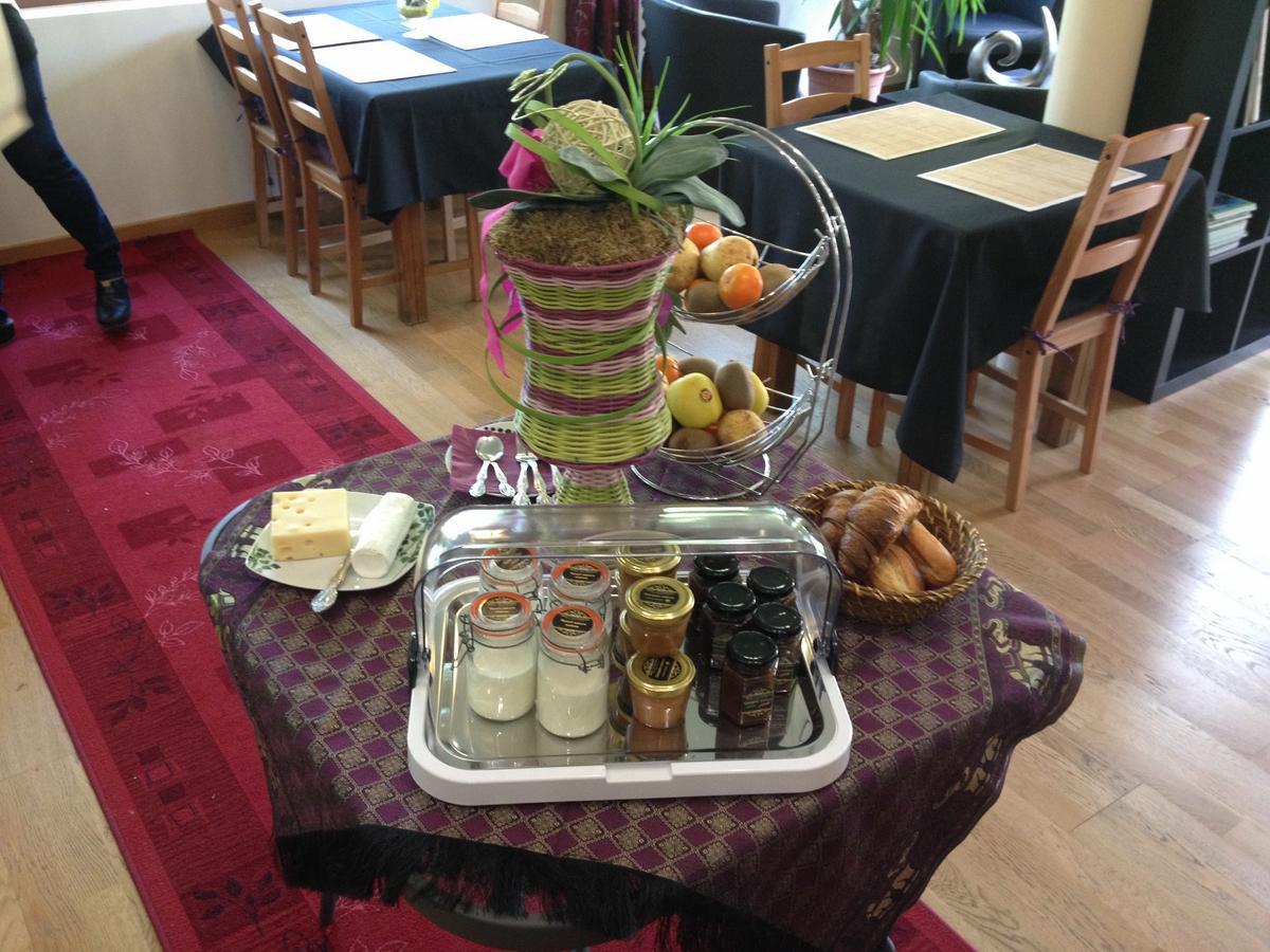 Logis Hotel Le Chantoiseau Chaumont-sur-Aire Екстериор снимка