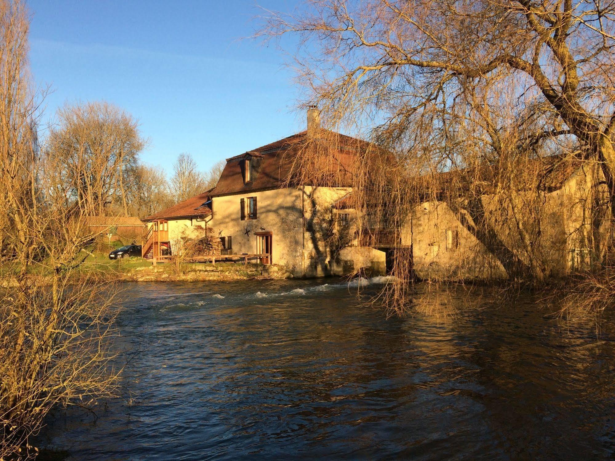 Logis Hotel Le Chantoiseau Chaumont-sur-Aire Екстериор снимка