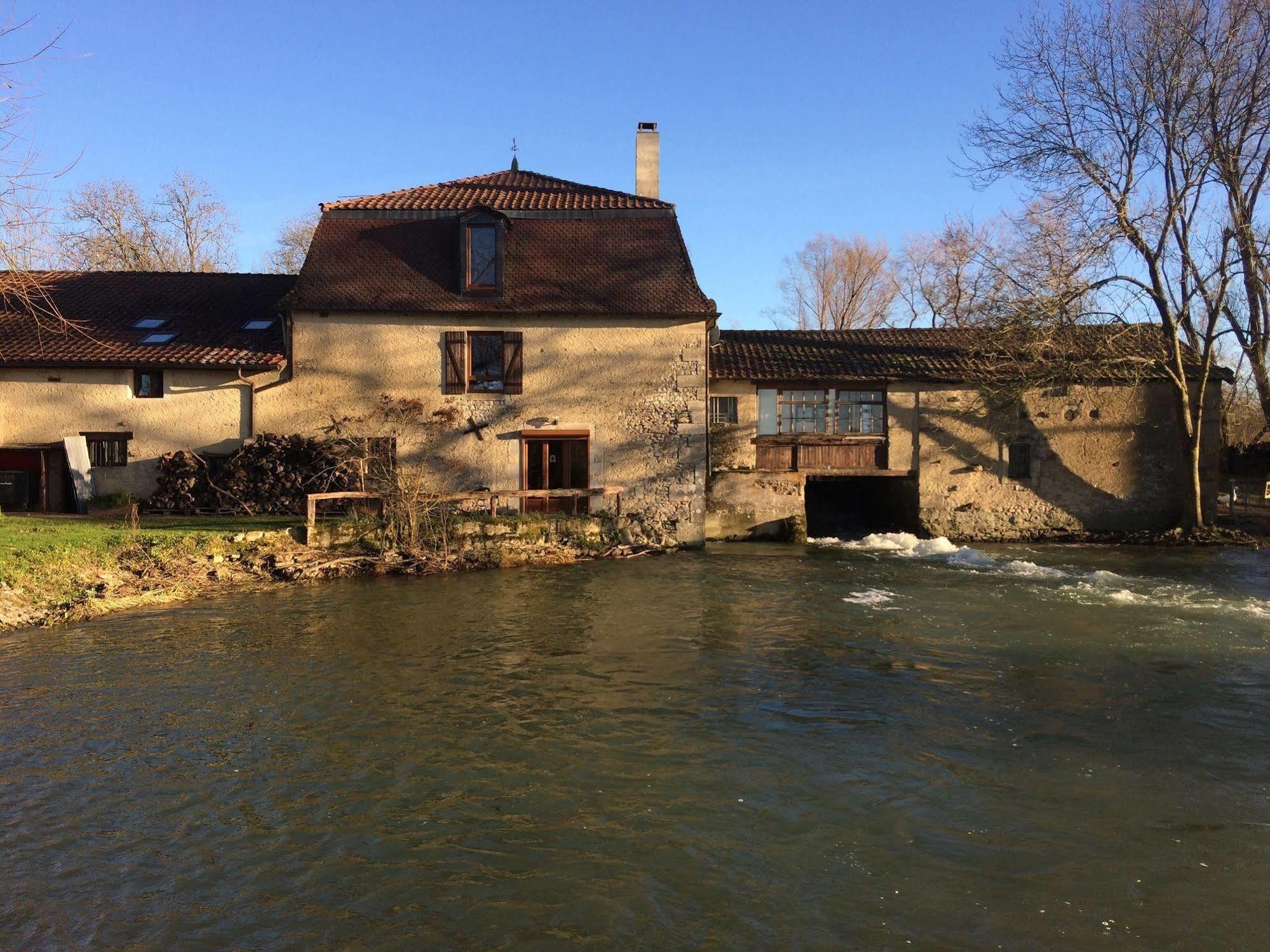 Logis Hotel Le Chantoiseau Chaumont-sur-Aire Екстериор снимка