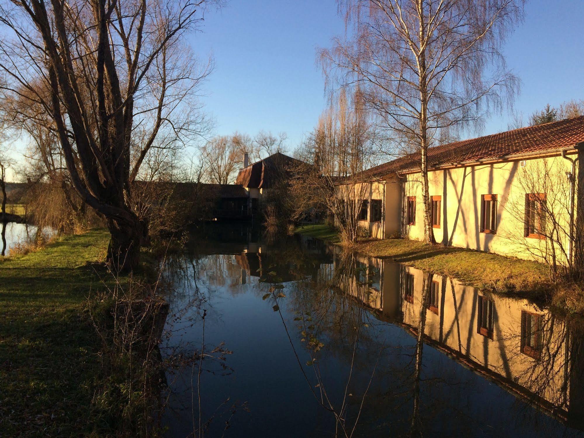 Logis Hotel Le Chantoiseau Chaumont-sur-Aire Екстериор снимка