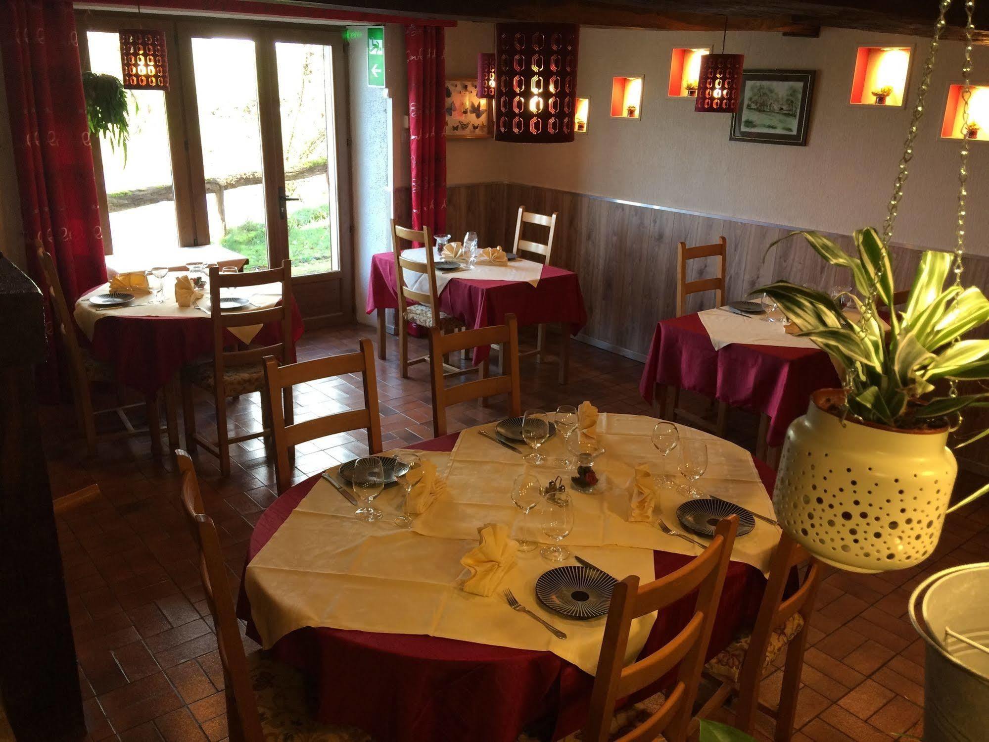 Logis Hotel Le Chantoiseau Chaumont-sur-Aire Екстериор снимка