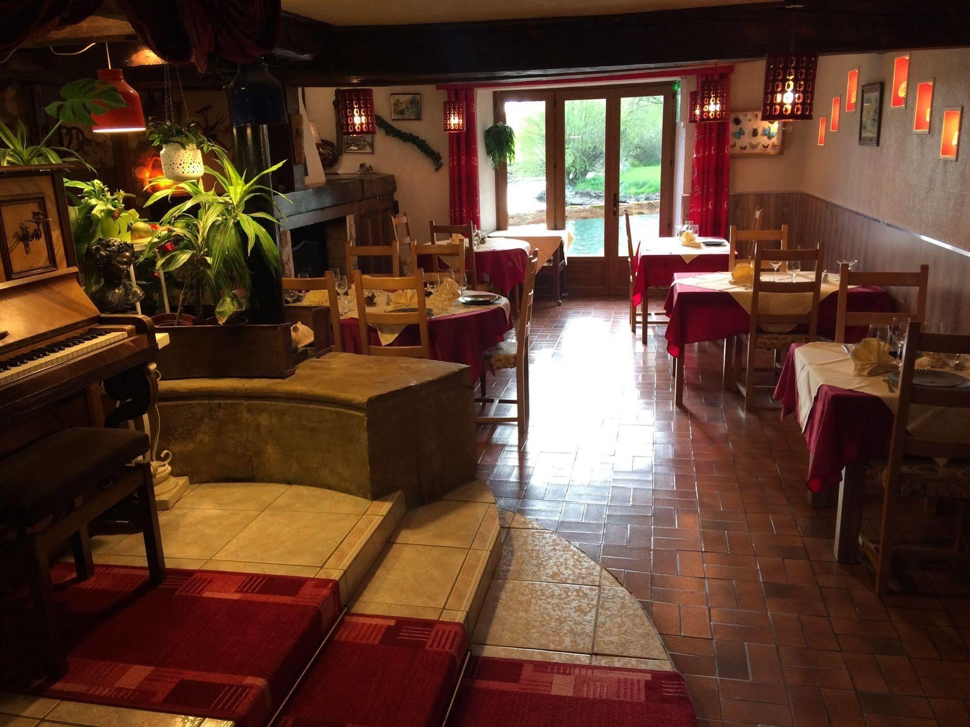 Logis Hotel Le Chantoiseau Chaumont-sur-Aire Екстериор снимка