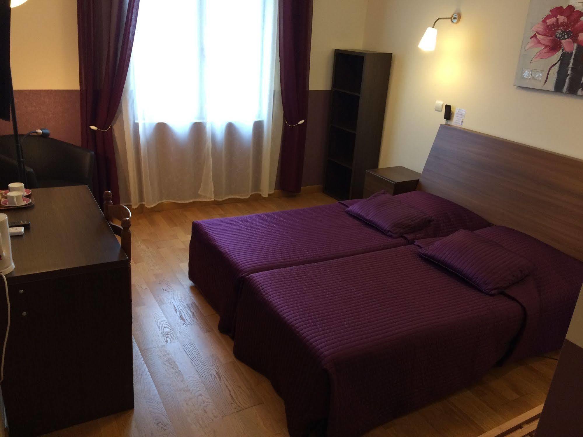 Logis Hotel Le Chantoiseau Chaumont-sur-Aire Екстериор снимка