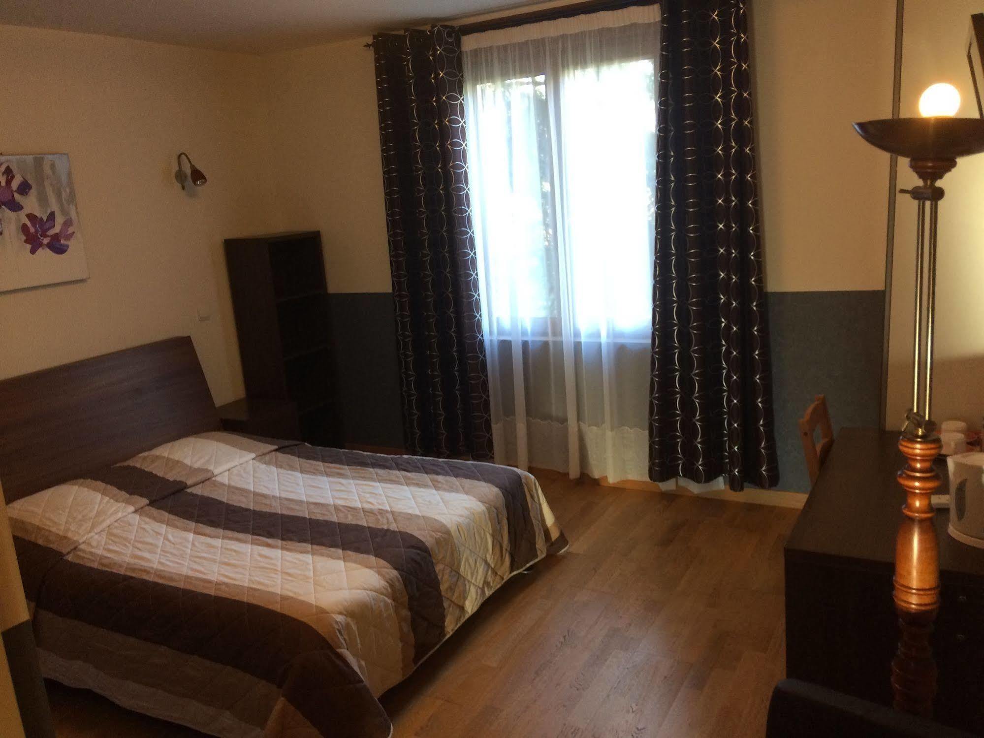 Logis Hotel Le Chantoiseau Chaumont-sur-Aire Екстериор снимка