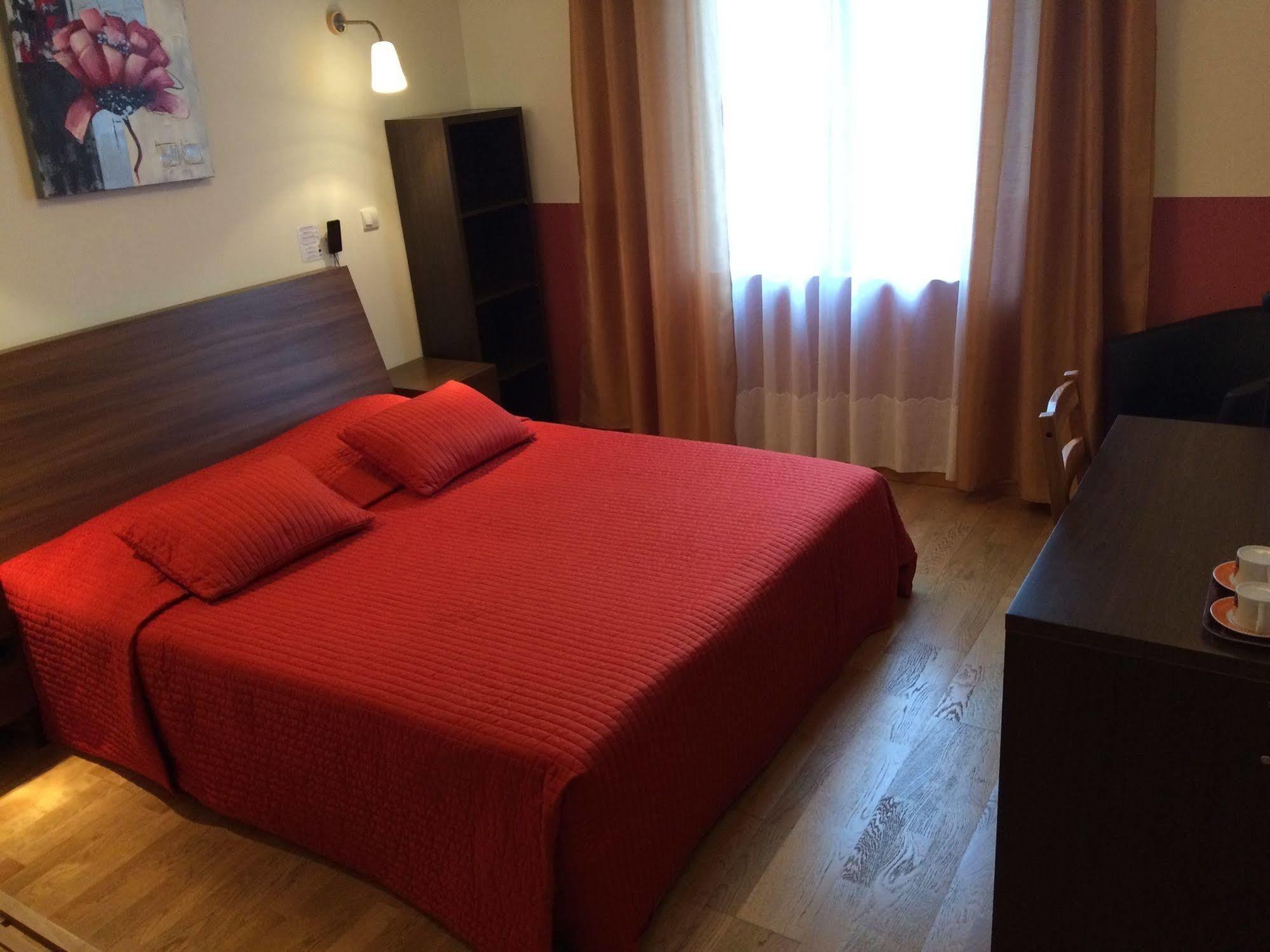 Logis Hotel Le Chantoiseau Chaumont-sur-Aire Екстериор снимка