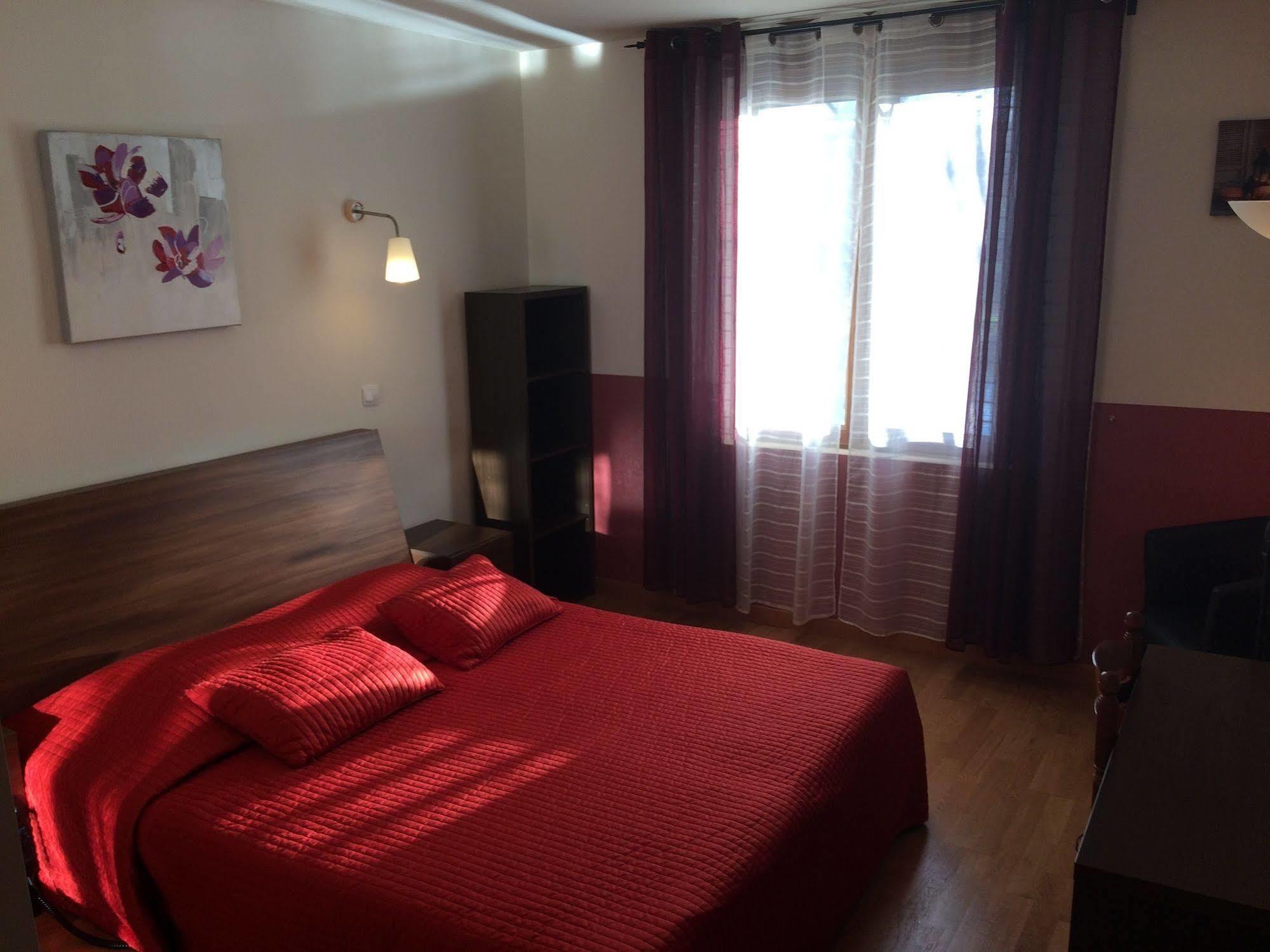 Logis Hotel Le Chantoiseau Chaumont-sur-Aire Екстериор снимка