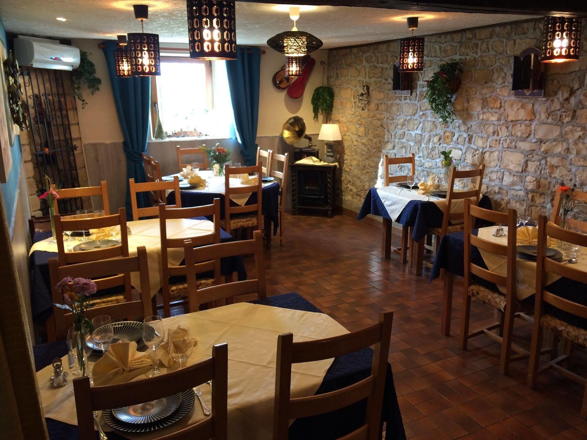 Logis Hotel Le Chantoiseau Chaumont-sur-Aire Екстериор снимка