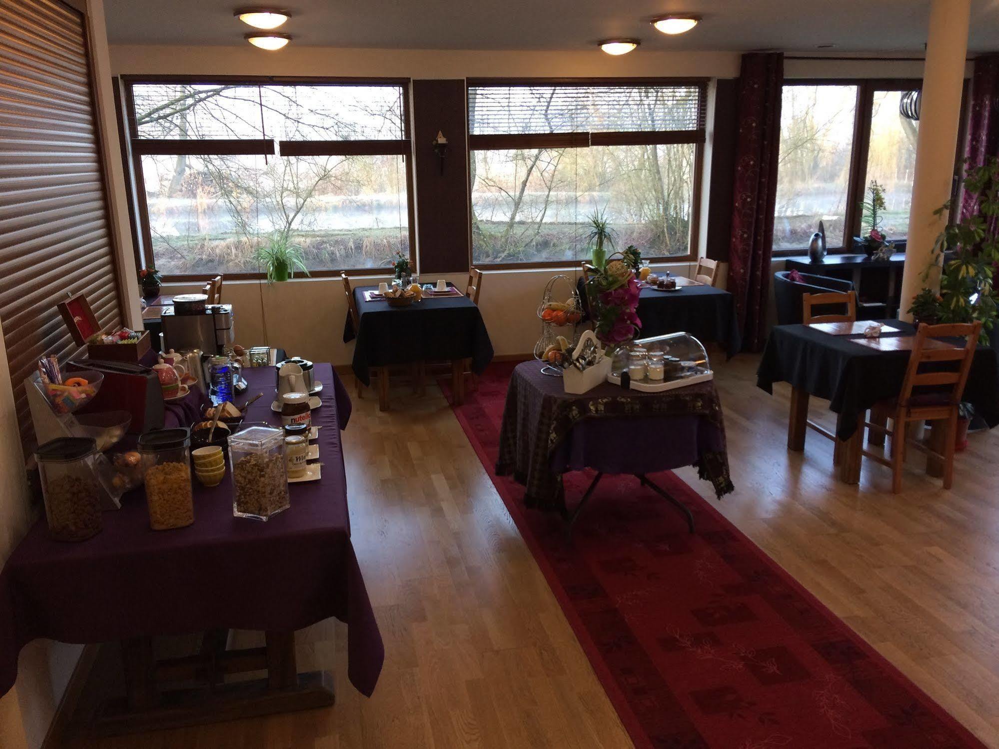 Logis Hotel Le Chantoiseau Chaumont-sur-Aire Екстериор снимка