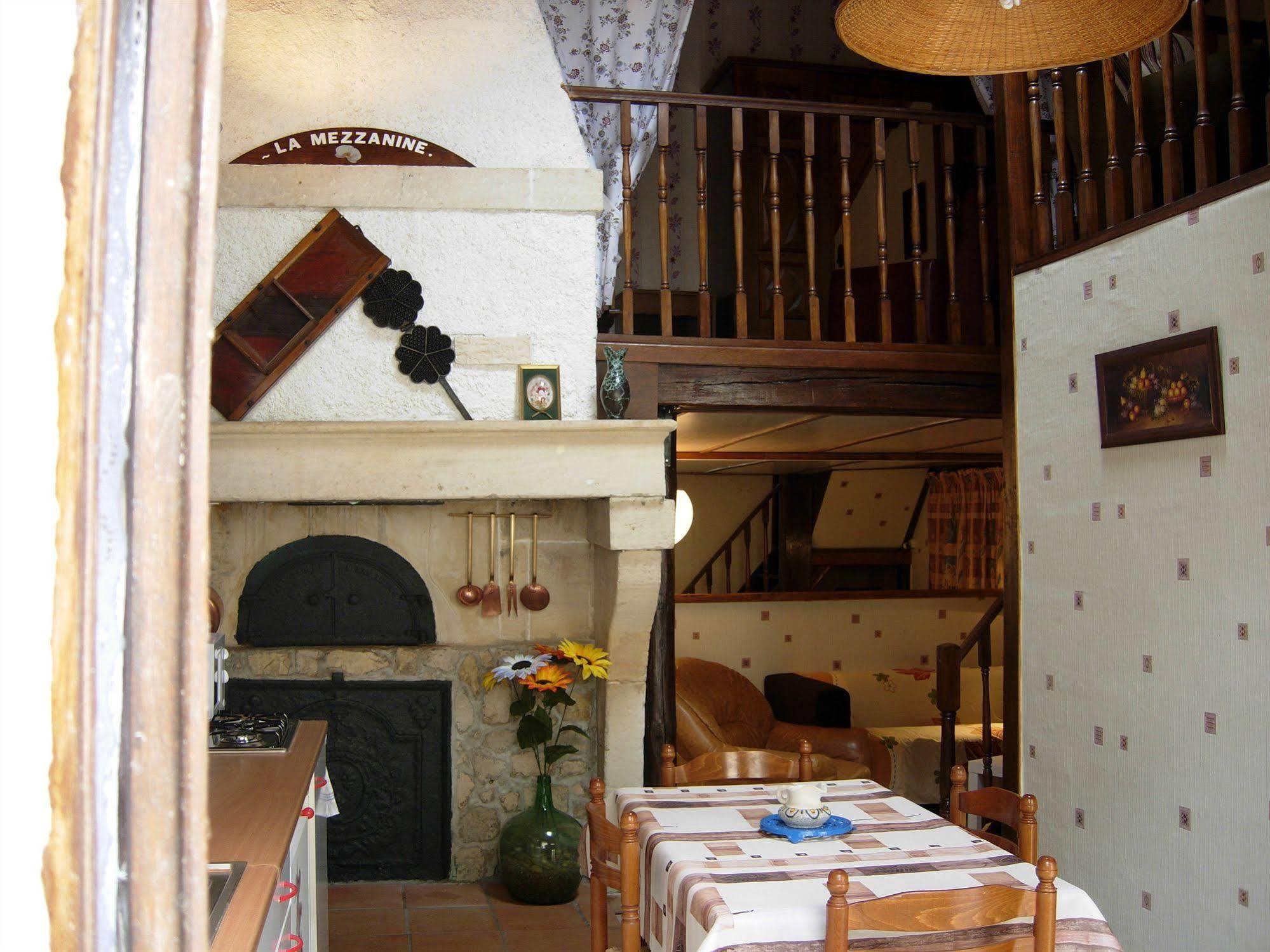 Logis Hotel Le Chantoiseau Chaumont-sur-Aire Екстериор снимка
